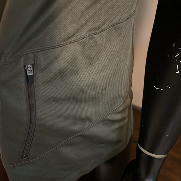 Patagonia cycling sports top with front zipper and left kidney pocket - Picture 3 of 3